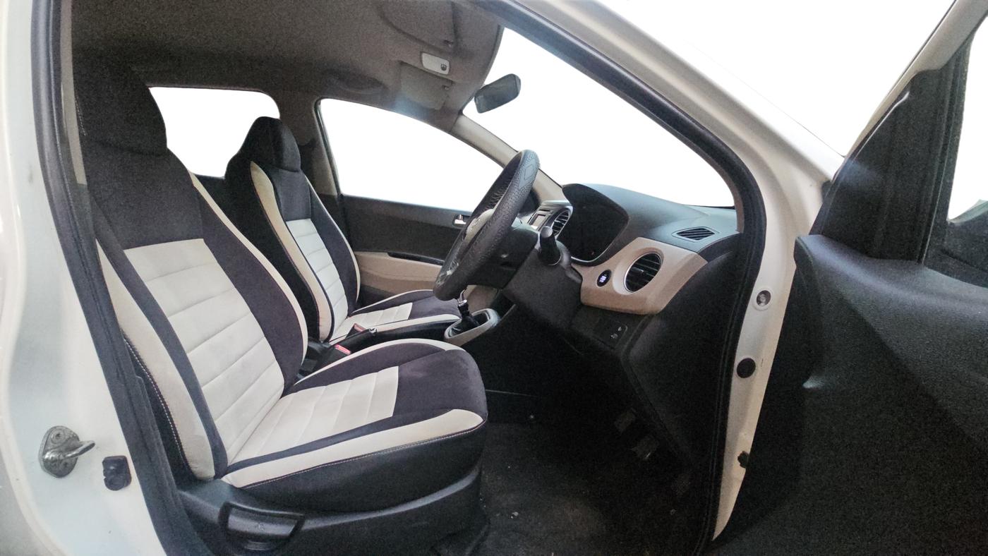 2013 Hyundai Grand i10 SPORTZ 1.1 CRDI, Diesel, Manual, 77,586 km, Right Side Front Door Cabin