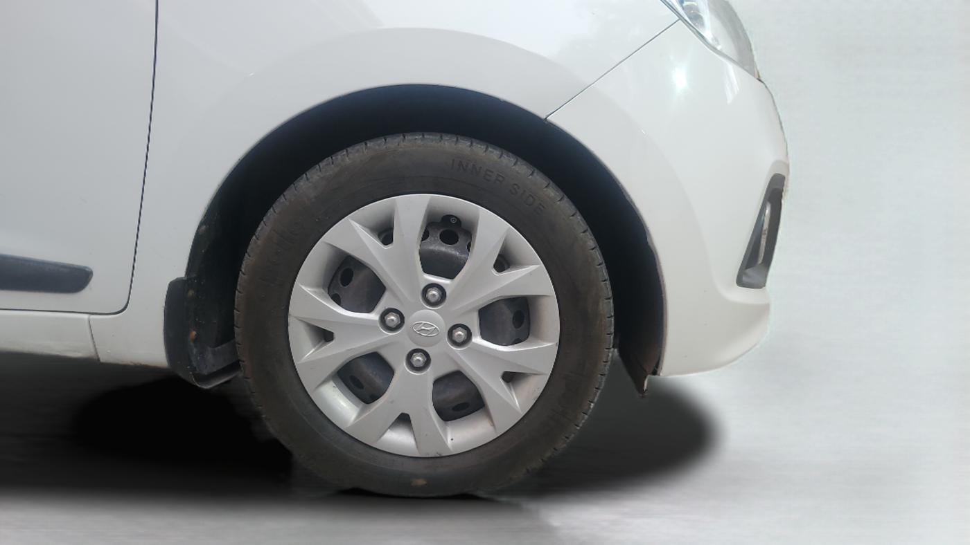 2013 Hyundai Grand i10 SPORTZ 1.1 CRDI, Diesel, Manual, 77,586 km, Right Front Wheel