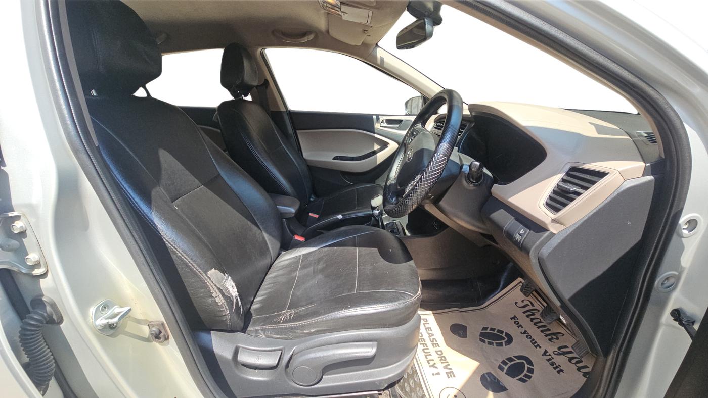 2014 Hyundai i20 SPORTZ 1.2, Petrol, Manual, 76,855 km, Right Side Front Door Cabin