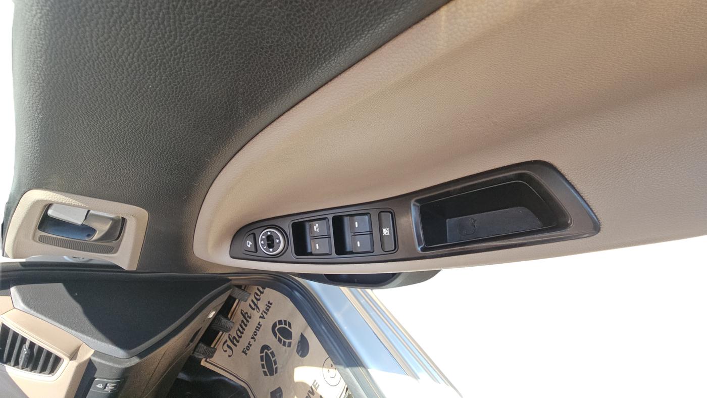2014 Hyundai i20 SPORTZ 1.2, Petrol, Manual, 76,855 km, Driver Side Door Panel Controls
