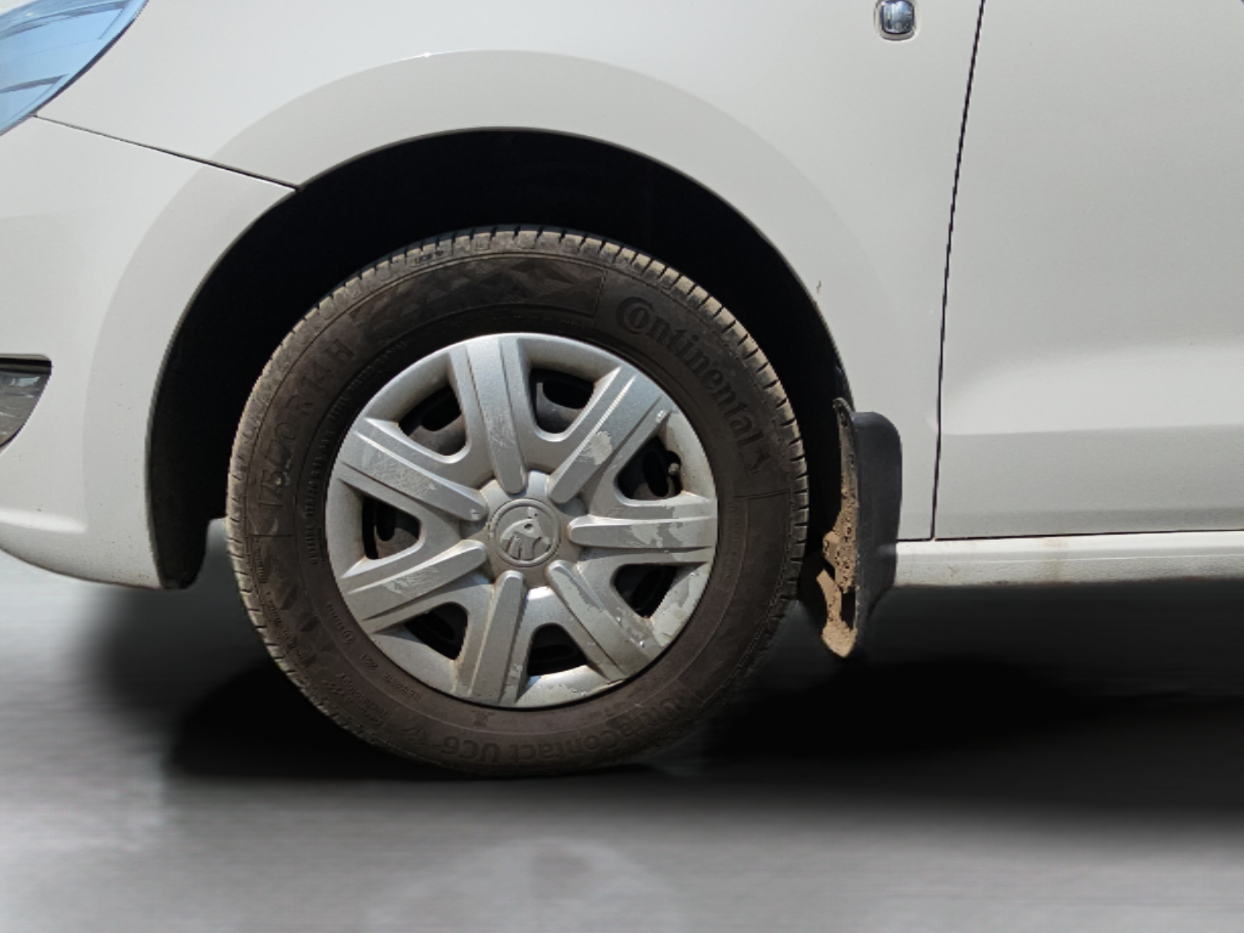 2013 Skoda Rapid AMBITION 1.6 TDI CR MT, Diesel, Manual, 63,229 km, Left Front Wheel