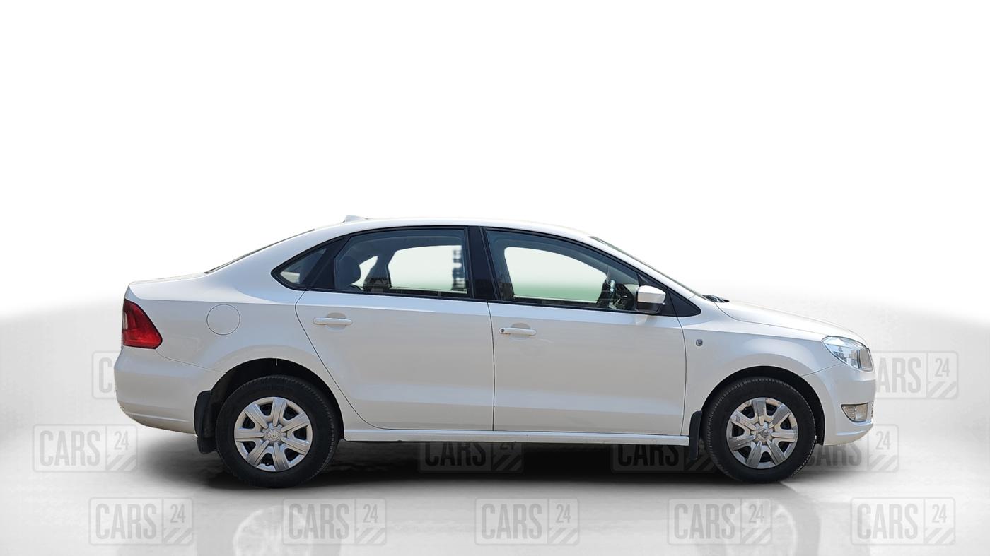 2013 Skoda Rapid AMBITION 1.6 TDI CR MT, Diesel, Manual, 63,229 km, Right Side View