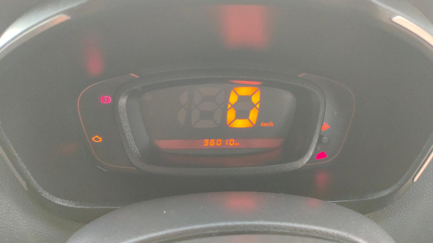 2016 Renault Kwid RXT 1.0, Petrol, Manual, 36,010 km, Odometer Image
