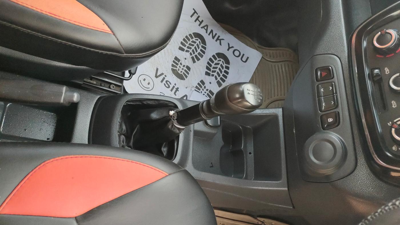 2016 Renault Kwid RXT 1.0, Petrol, Manual, 36,010 km, Gear Lever