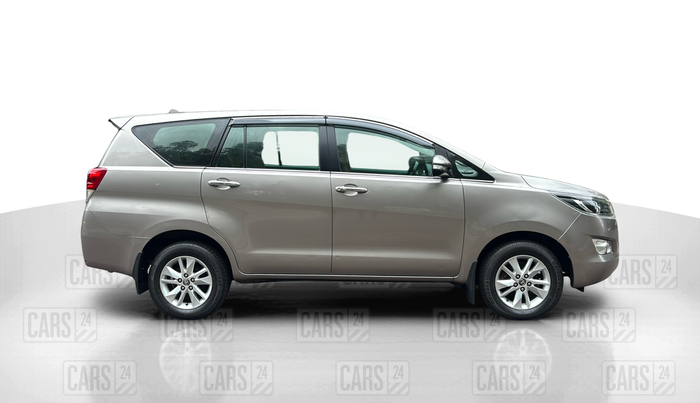 2017 Toyota Innova Crysta 2.4 VX 7 STR, Diesel, Manual, 1,31,000 km, Right Side View