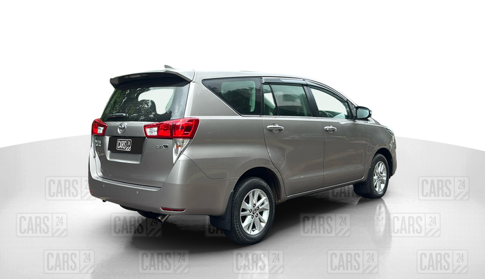 2017 Toyota Innova Crysta 2.4 VX 7 STR, Diesel, Manual, 1,31,000 km, Right Back Diagonal