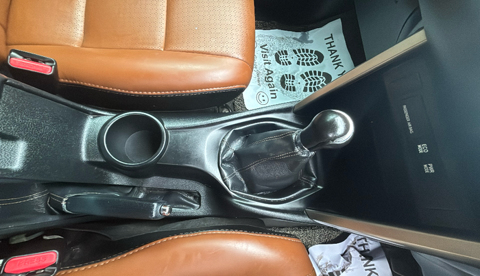 2017 Toyota Innova Crysta 2.4 VX 7 STR, Diesel, Manual, 1,31,000 km, Gear Lever