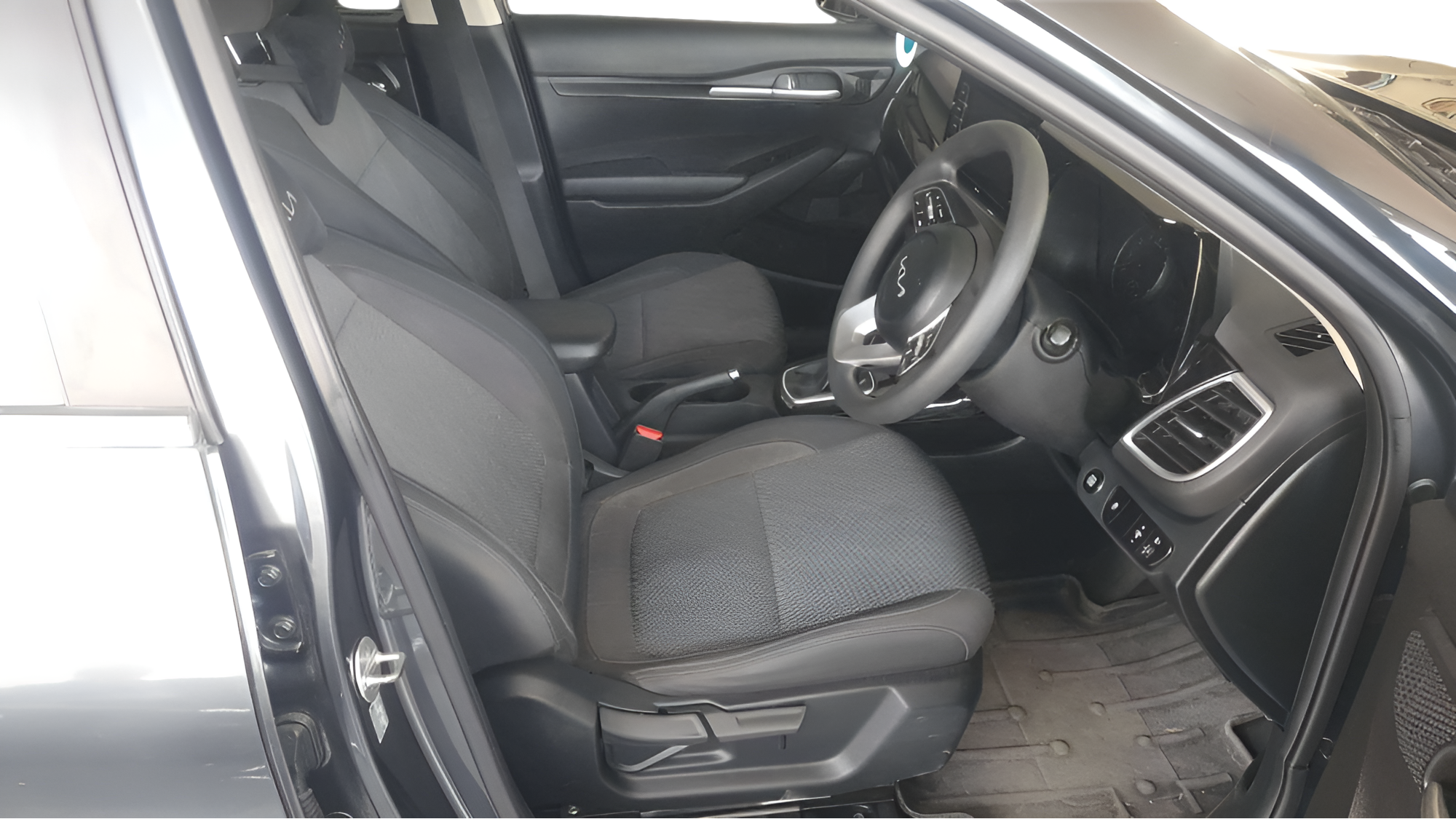 2022 KIA SELTOS HTK PLUS 1.5, Petrol, Manual, 56,000 km, Right Side Front Door Cabin