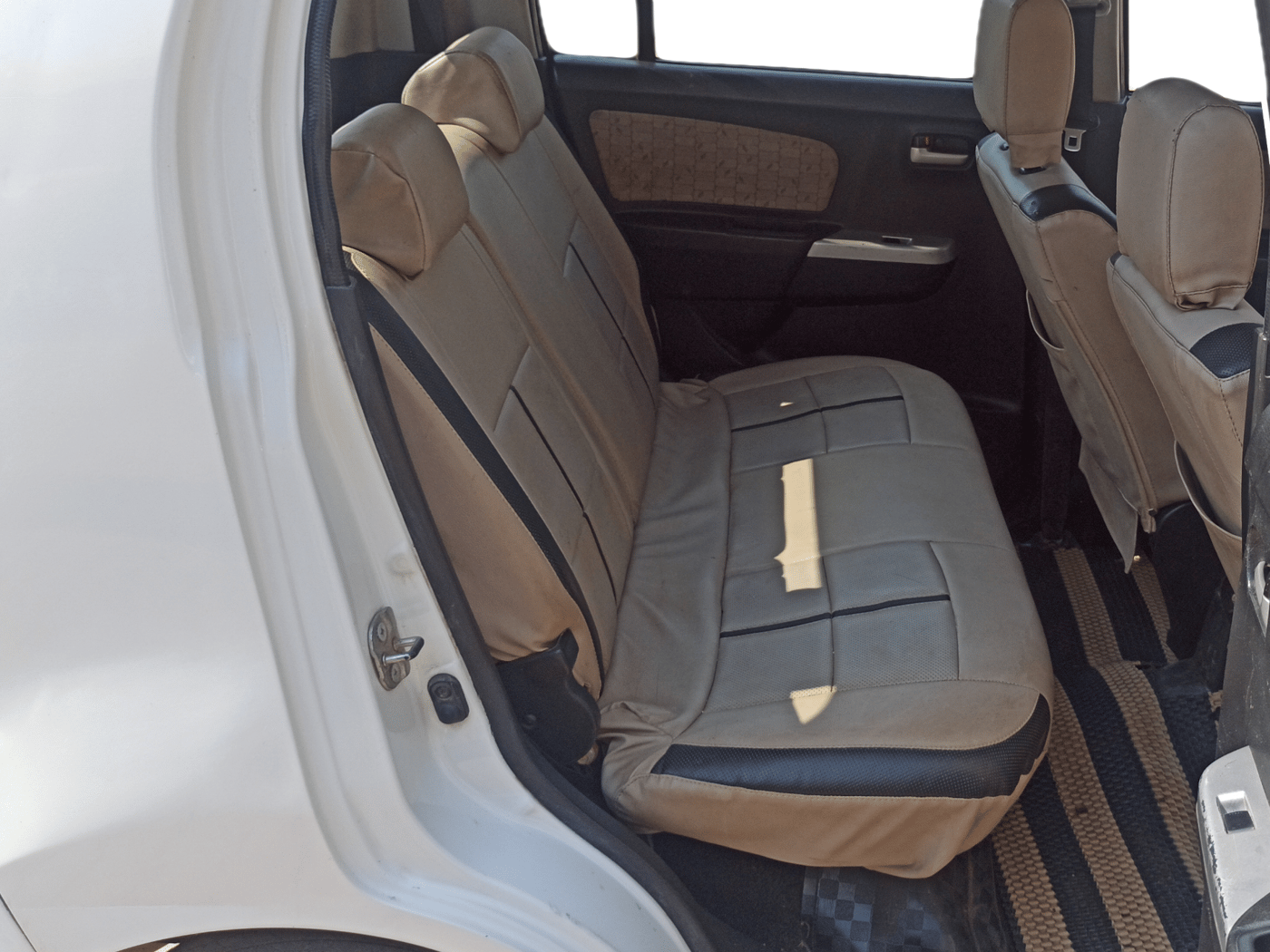 2016 Maruti Wagon R 1.0 VXI, Petrol, Manual, 92,738 km, Right Side Rear Door Cabin