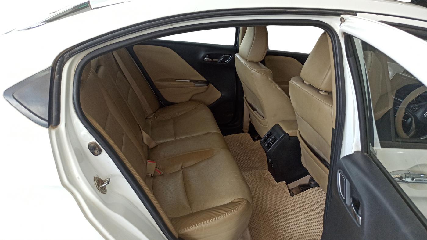 2017 Honda City 1.5L I-DTEC ZX, Diesel, Manual, 1,51,936 km, Right Side Rear Door Cabin