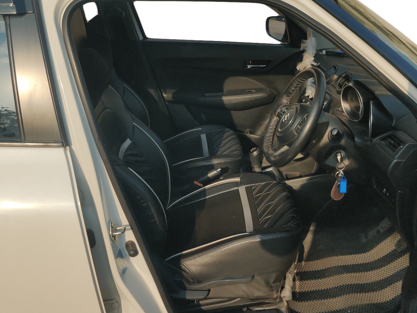 2022 Maruti Swift VXI, Petrol, Manual, 49,268 km, Right Side Front Door Cabin
