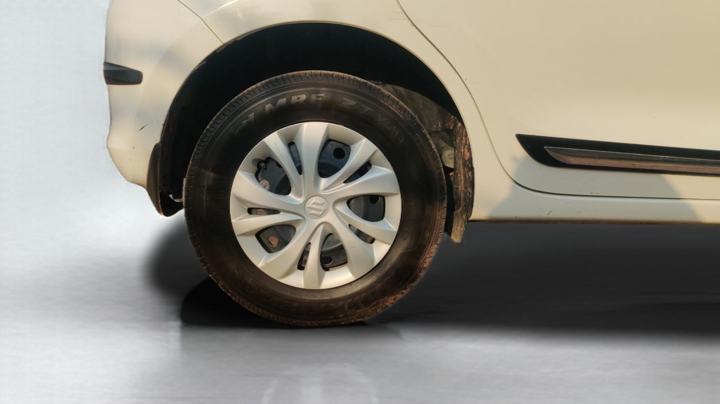 2022 Maruti Swift VXI, Petrol, Manual, 49,268 km, Right Rear Wheel