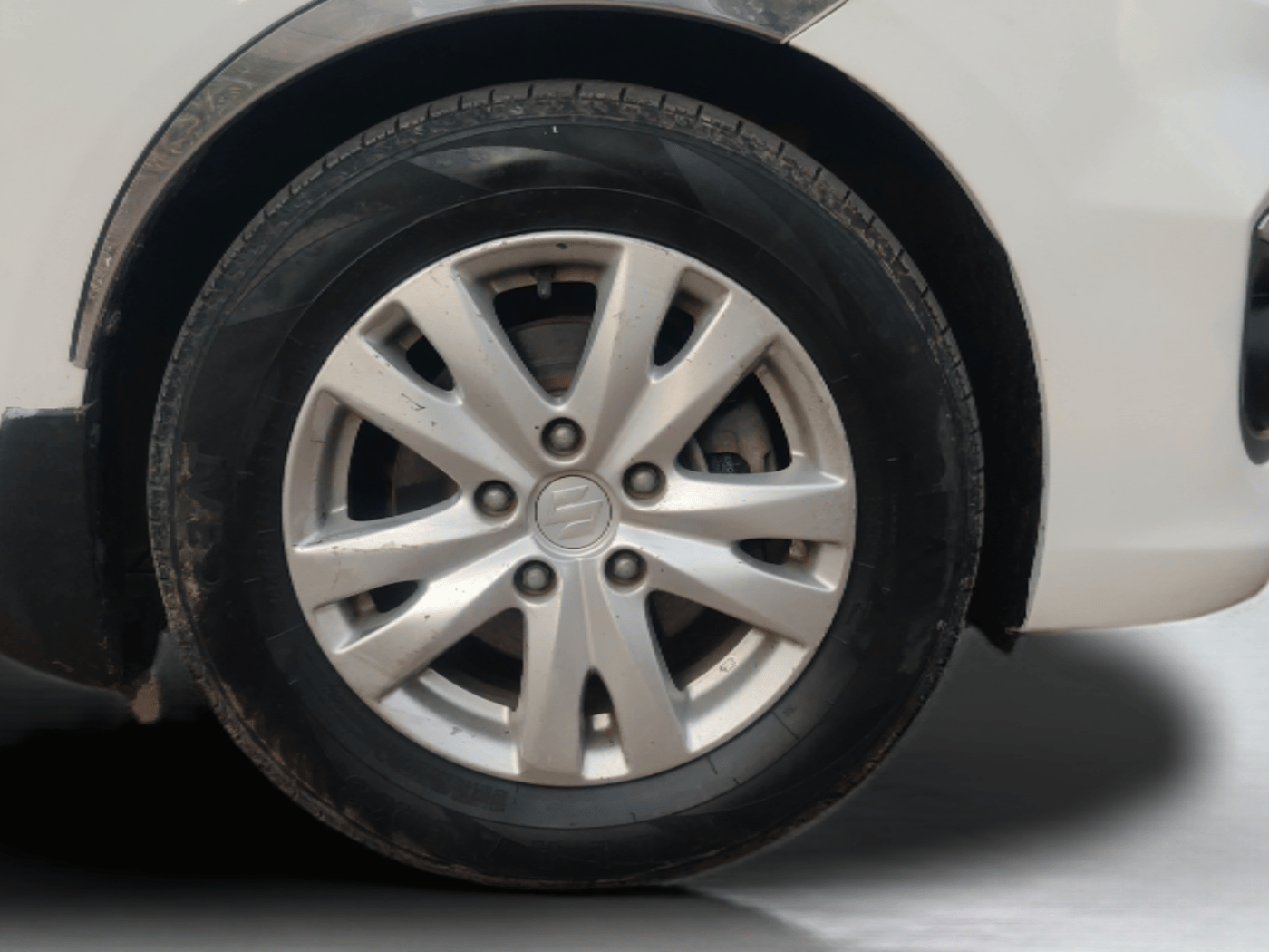 2017 Maruti Ertiga VDI SHVS, Diesel, Manual, 81,689 km, Right Front Wheel