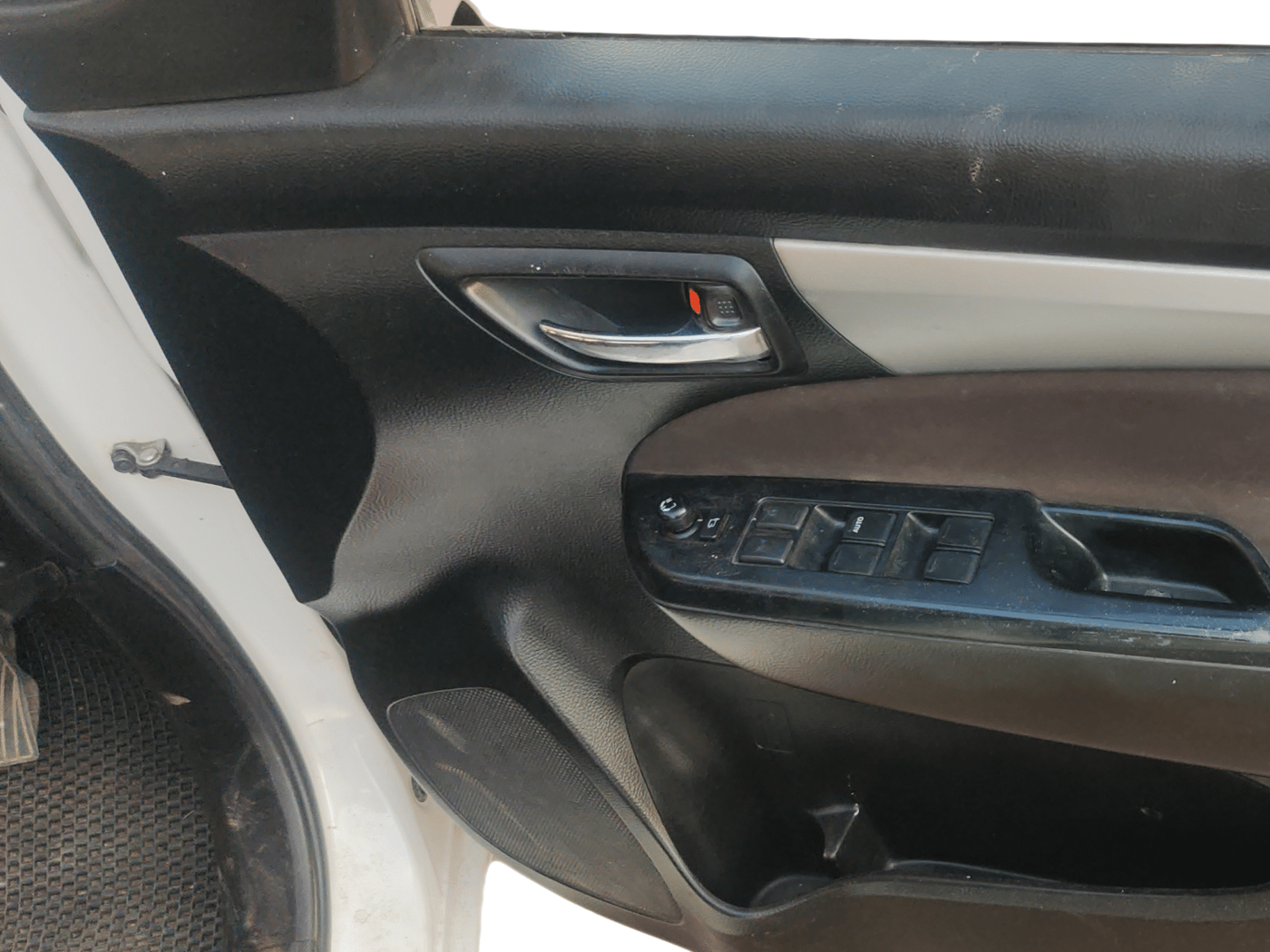 2017 Maruti Ertiga VDI SHVS, Diesel, Manual, 81,689 km, Driver Side Door Panel Controls