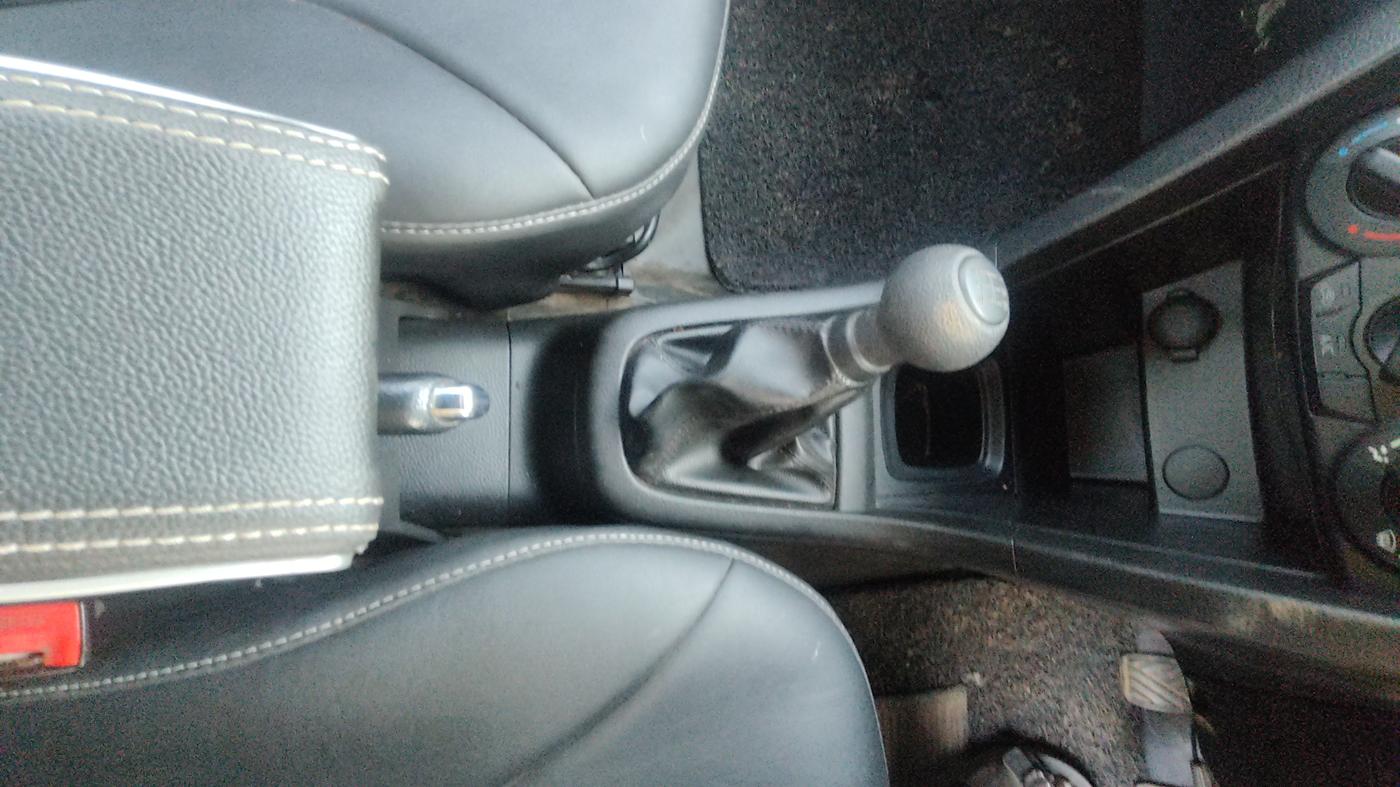 2013 Maruti Swift VDI, Diesel, Manual, 66,913 km, Gear Lever