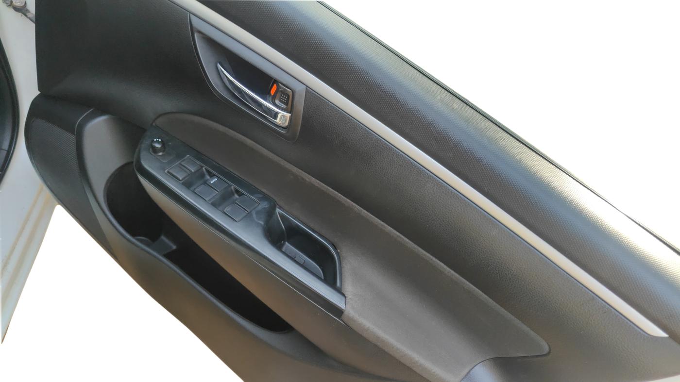 2013 Maruti Swift VDI, Diesel, Manual, 66,913 km, Driver Side Door Panel Controls