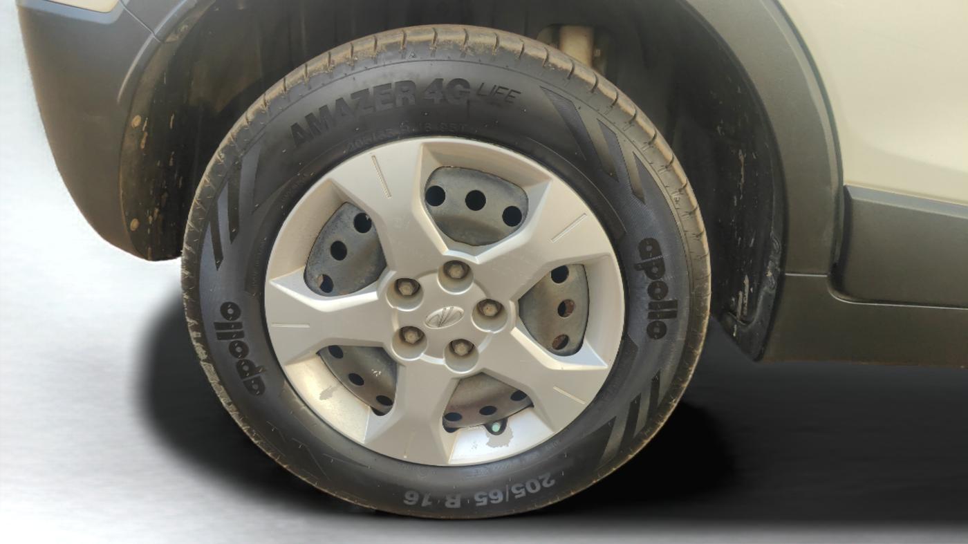 2019 Mahindra XUV300 W6 1.5 DIESEL, Diesel, Manual, 81,460 km, Right Rear Wheel
