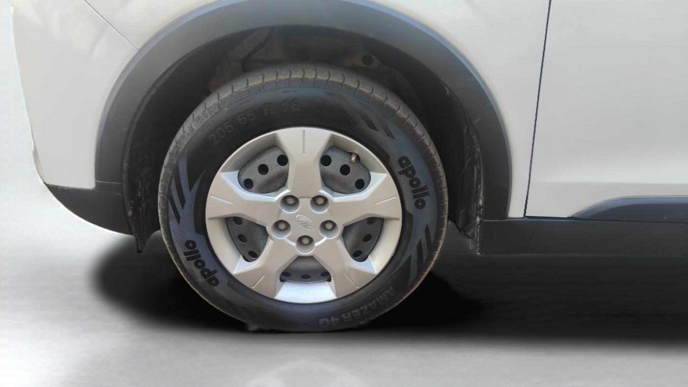 2019 Mahindra XUV300 W6 1.5 DIESEL, Diesel, Manual, 81,460 km, Left Front Wheel