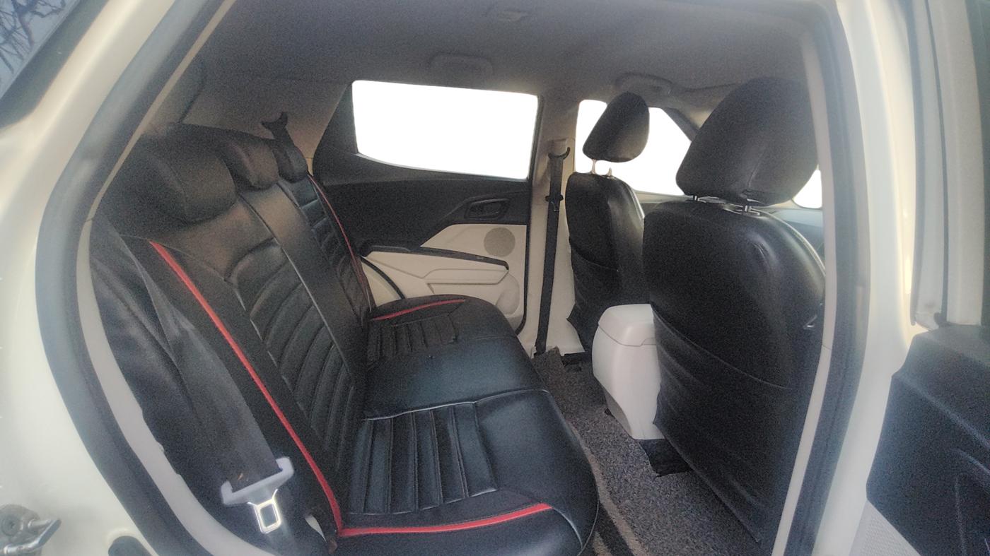 2019 Mahindra XUV300 W6 1.5 DIESEL, Diesel, Manual, 81,460 km, Right Side Rear Door Cabin