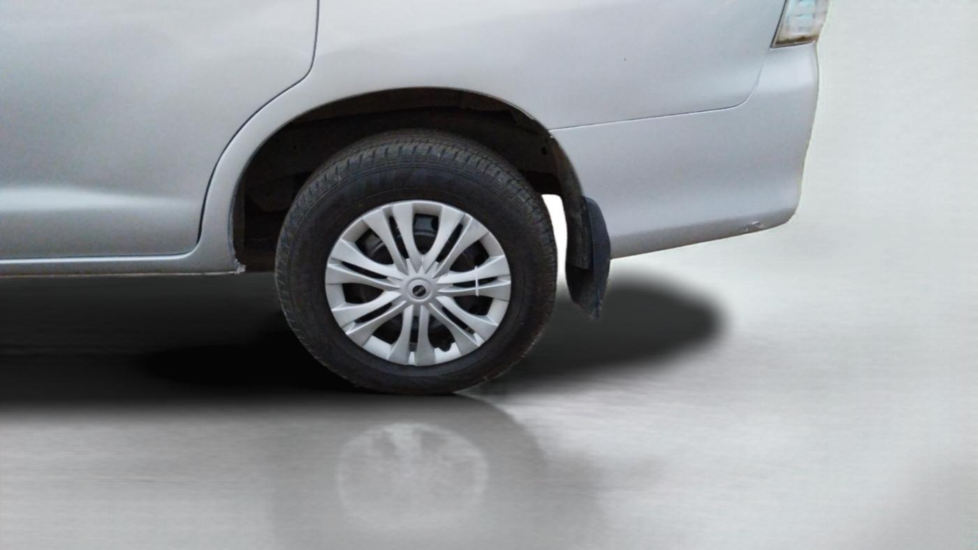 2011 Toyota Innova 2.5 G4 8 STR, Diesel, Manual, 1,09,667 km, Left Front Wheel