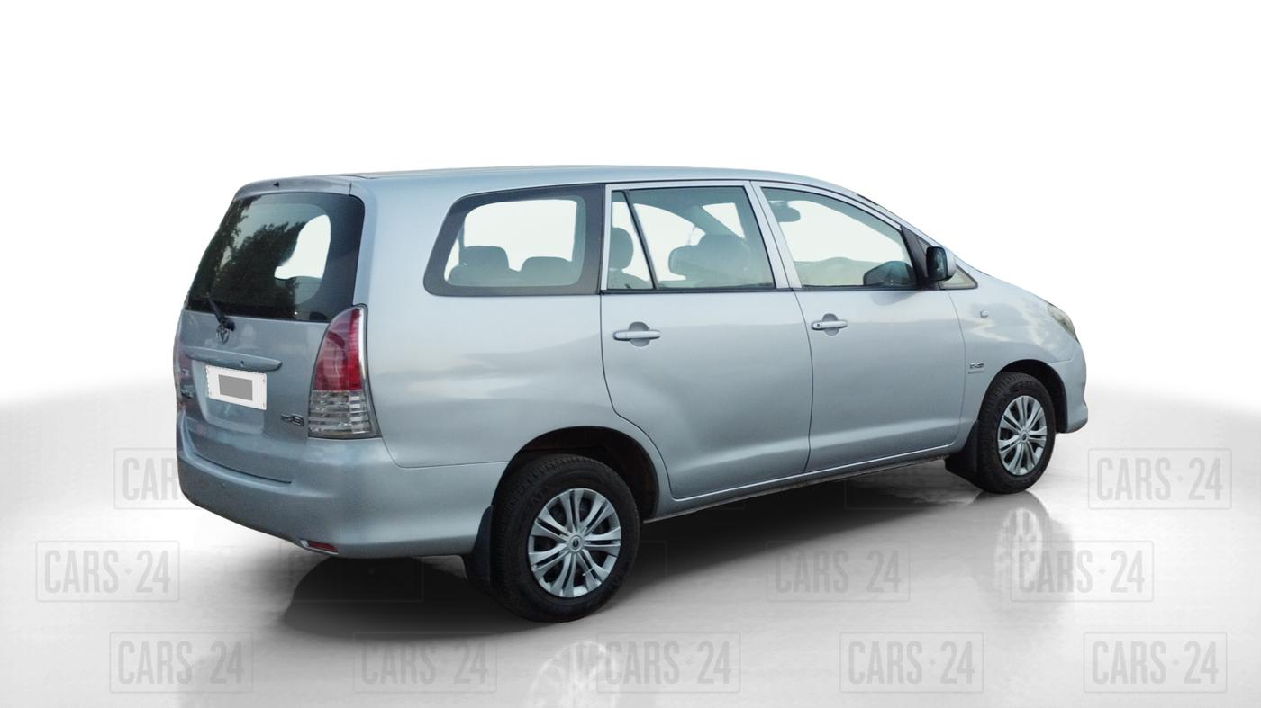 2011 Toyota Innova 2.5 G4 8 STR, Diesel, Manual, 1,09,667 km, Right Back Diagonal