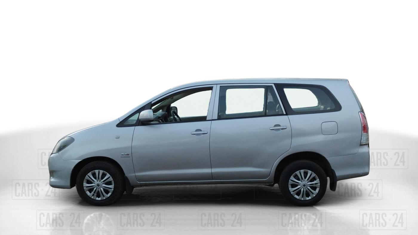 2011 Toyota Innova 2.5 G4 8 STR, Diesel, Manual, 1,09,667 km, Left Side