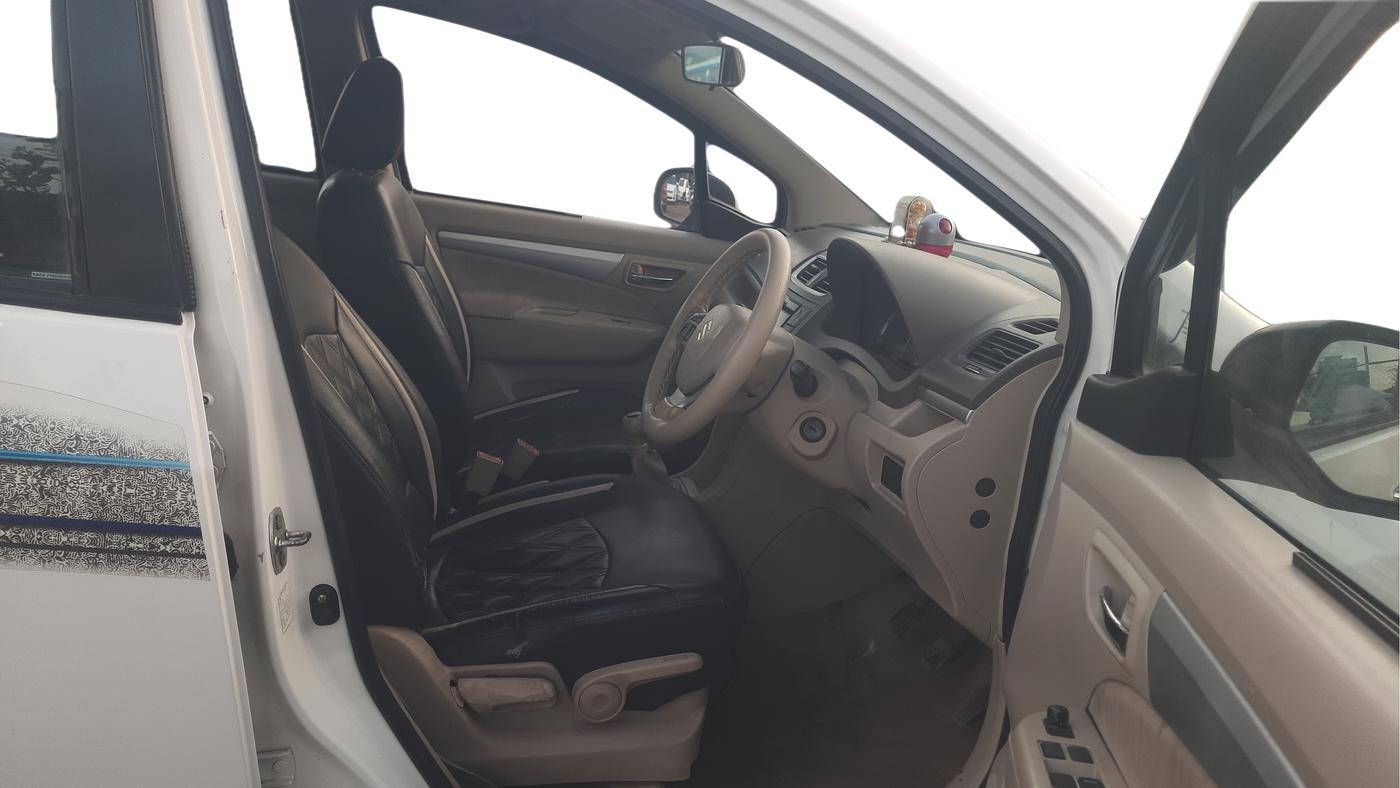 2013 Maruti Ertiga ZDI, Diesel, Manual, 73,000 km, Right Side Front Door Cabin