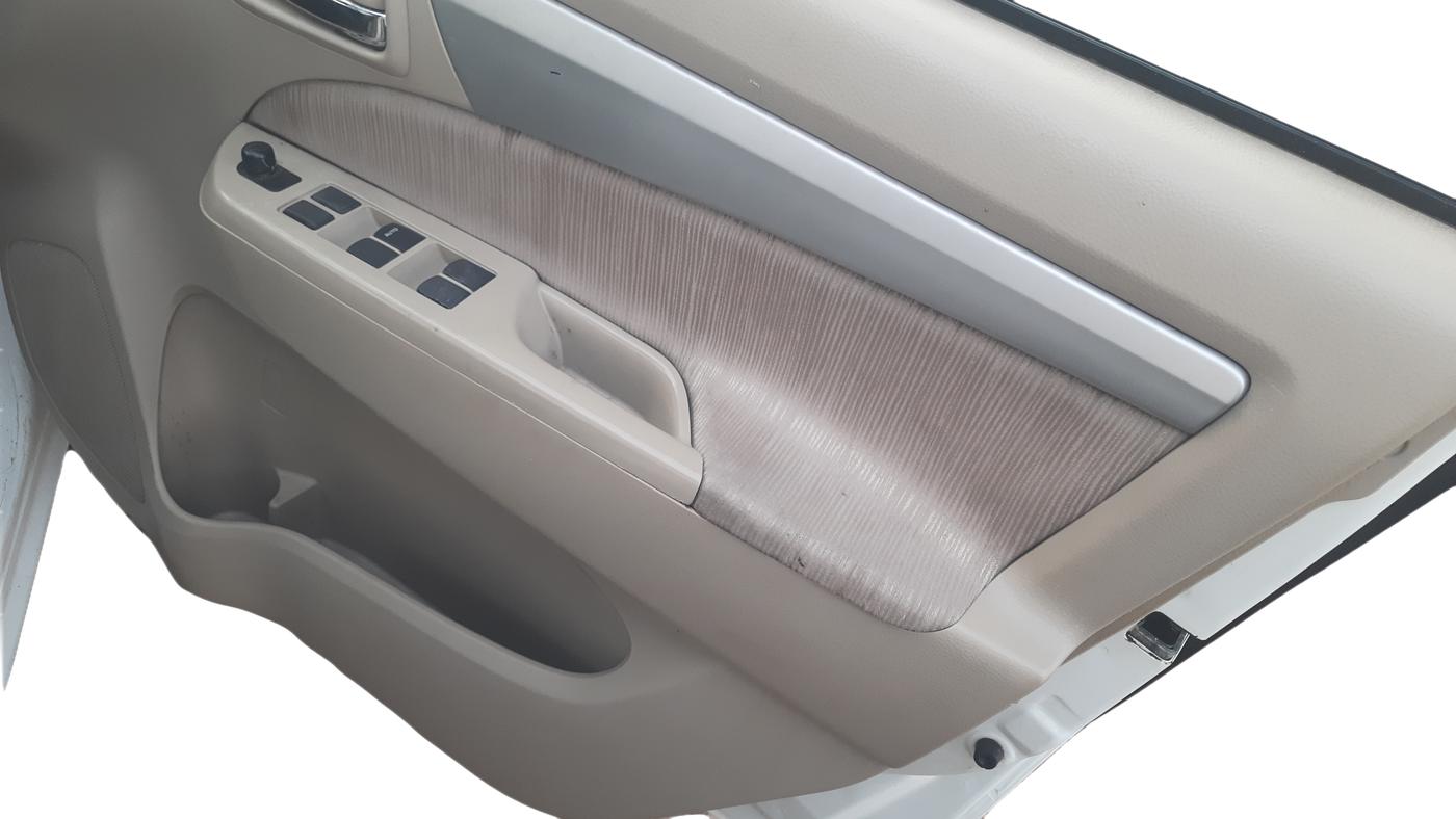 2013 Maruti Ertiga ZDI, Diesel, Manual, 73,000 km, Driver Side Door Panel Controls