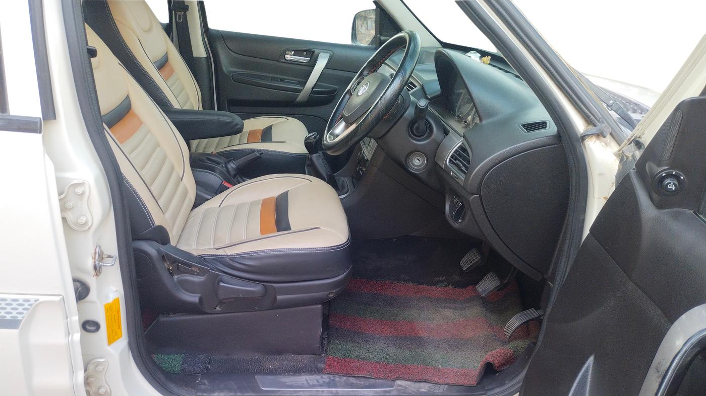 2019 Tata Safari Storme 2.2 EX 4X2, Diesel, Manual, 89,005 km, Right Side Front Door Cabin