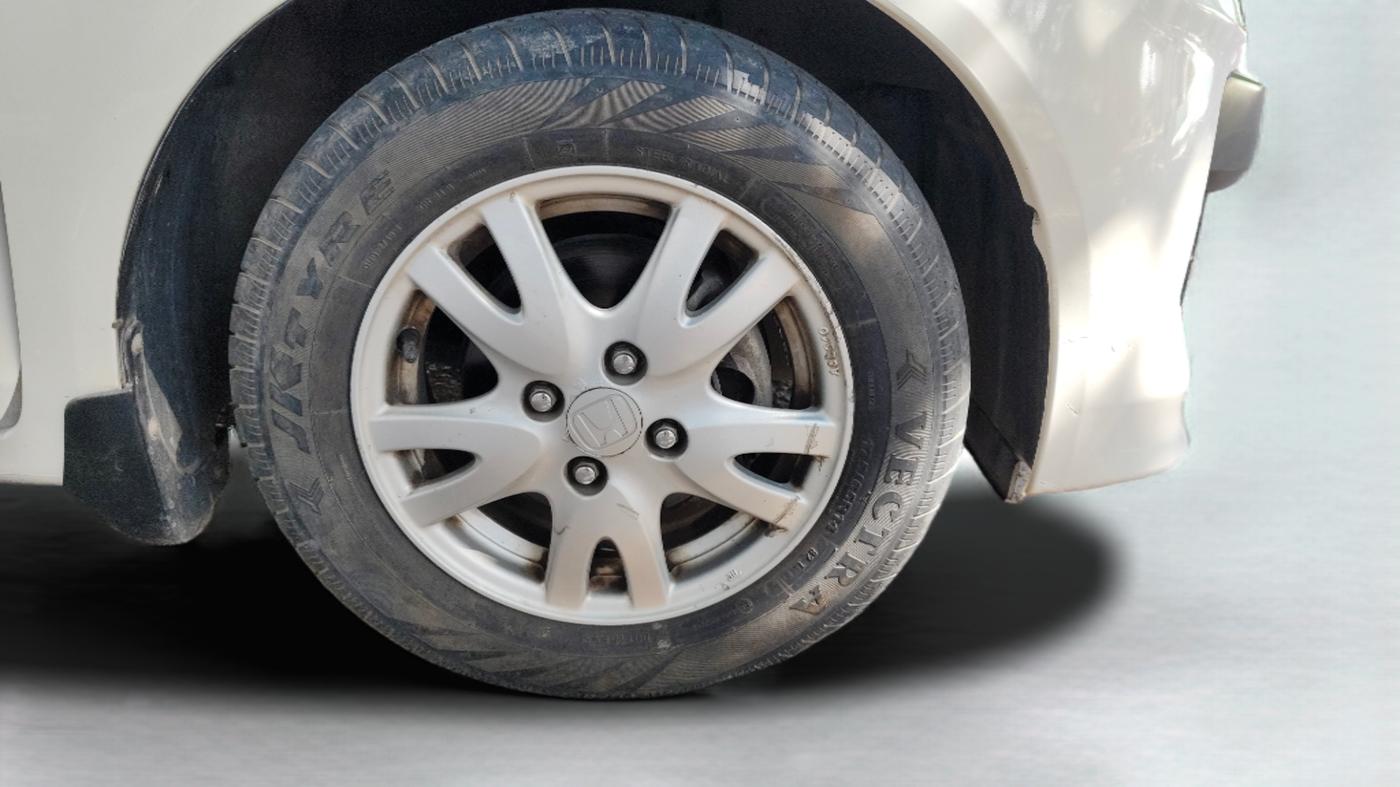 2014 Honda Brio V MT, Petrol, Manual, 60,244 km, Right Front Wheel