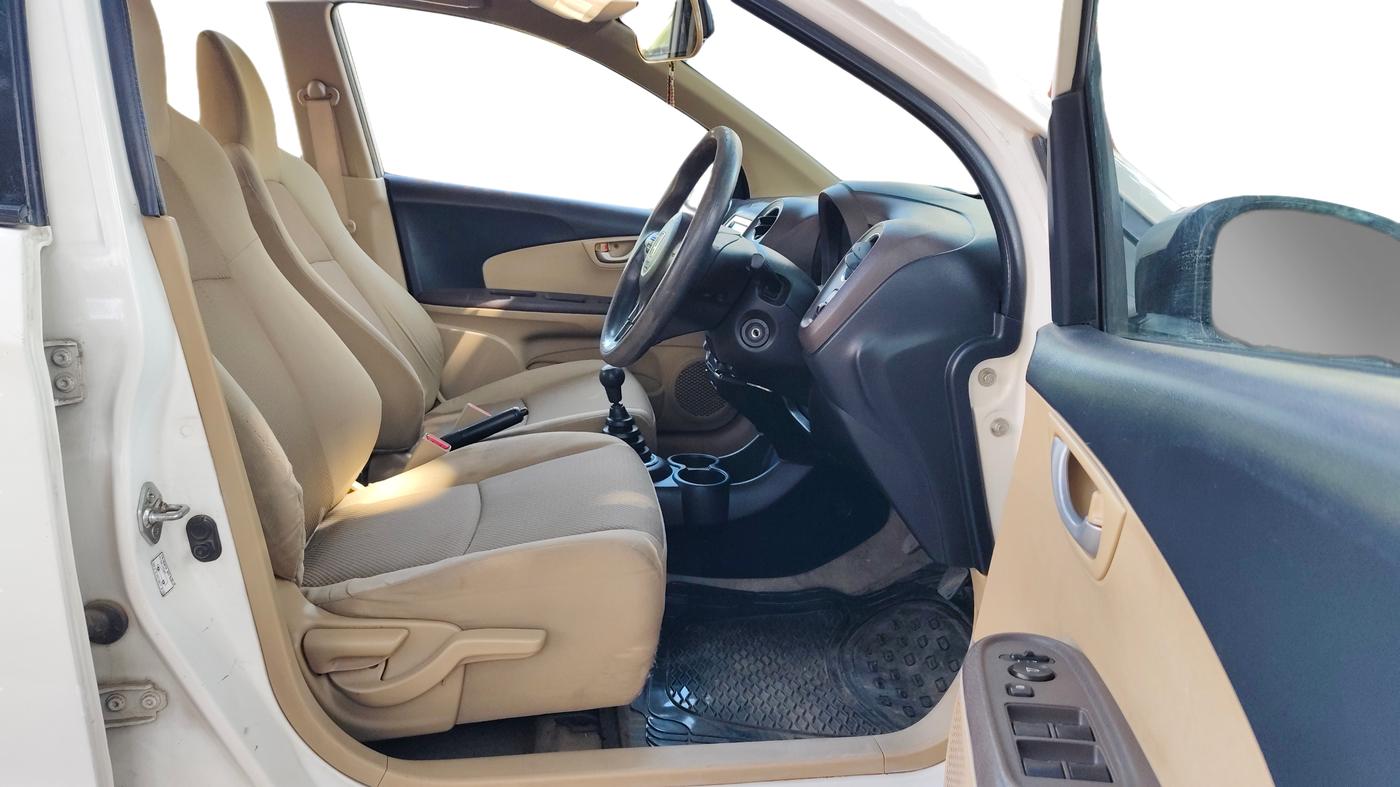 2014 Honda Brio V MT, Petrol, Manual, 60,244 km, Right Side Front Door Cabin