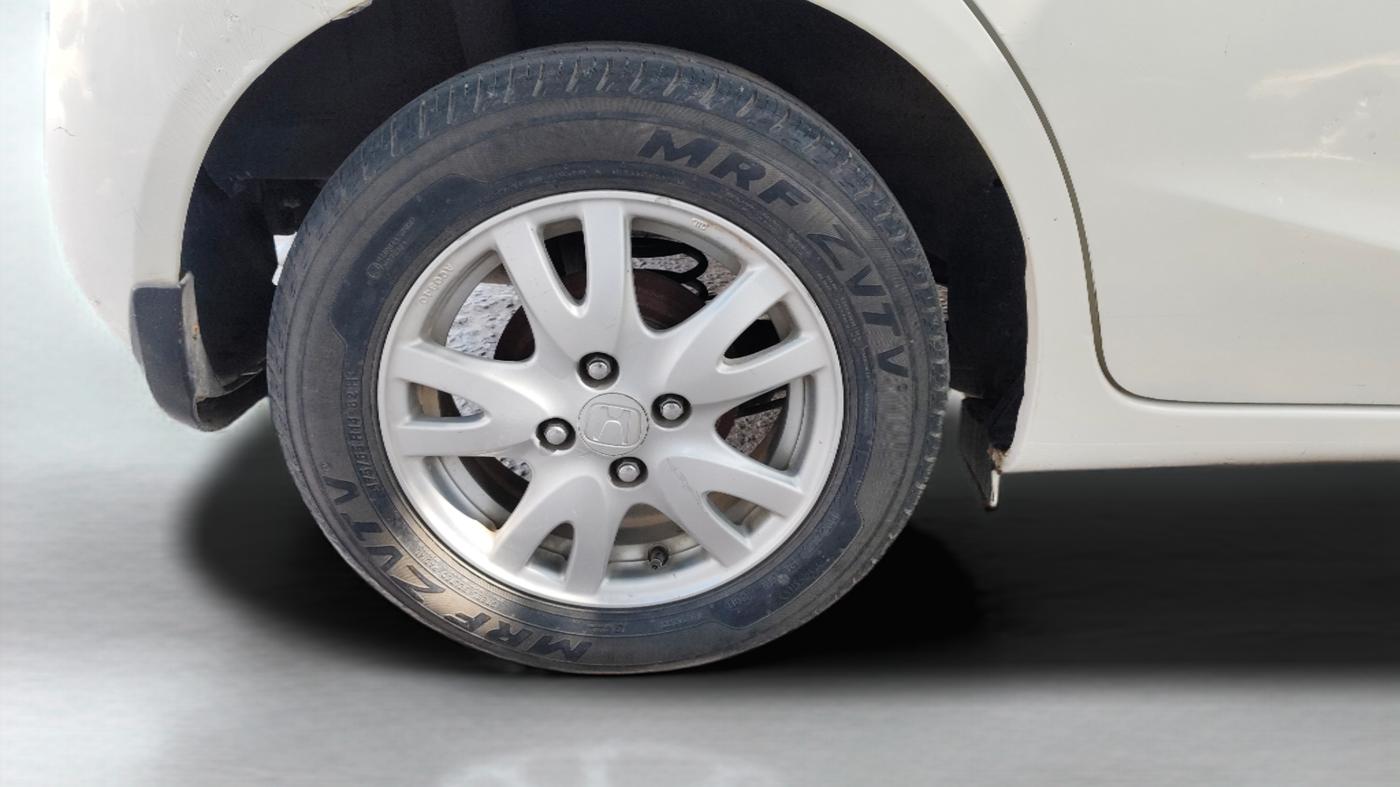 2014 Honda Brio V MT, Petrol, Manual, 60,244 km, Right Rear Wheel