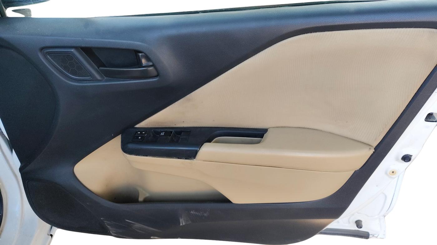 2015 Honda City 1.5L I-DTEC SV, Diesel, Manual, 93,233 km, Driver Side Door Panel Controls