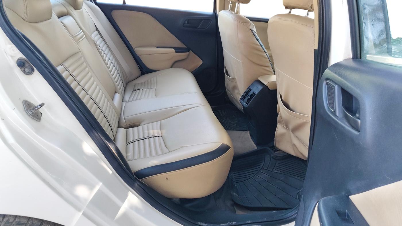 2015 Honda City 1.5L I-DTEC SV, Diesel, Manual, 93,233 km, Right Side Rear Door Cabin