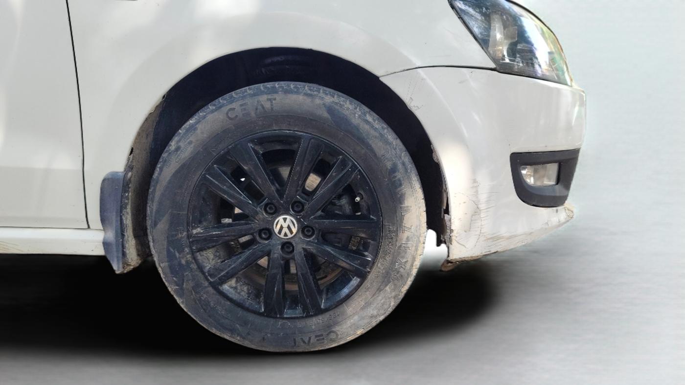 2013 Volkswagen Polo COMFORTLINE 1.2L, Diesel, Manual, 84,992 km, Right Front Wheel