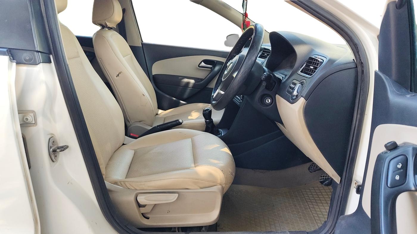2013 Volkswagen Polo COMFORTLINE 1.2L, Diesel, Manual, 84,992 km, Right Side Front Door Cabin