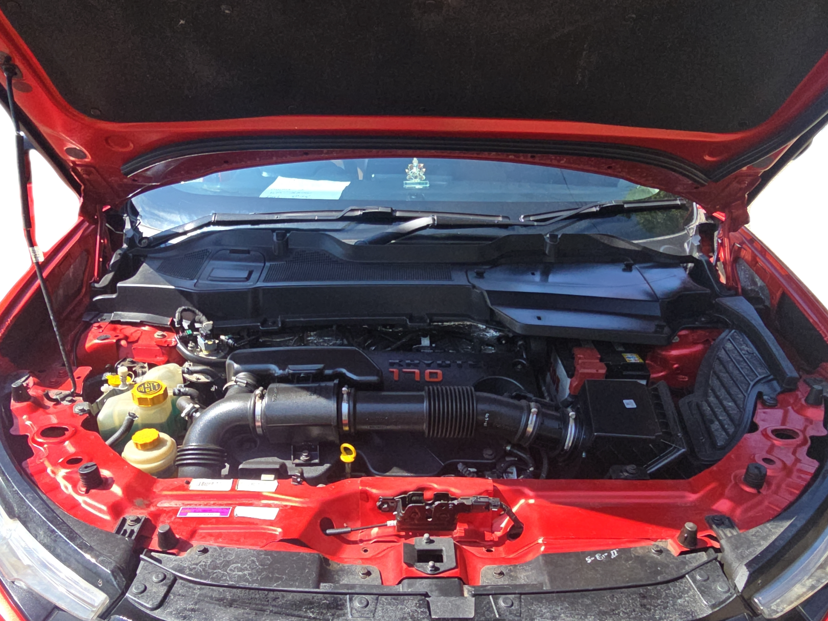 2022 Tata Harrier XZA 2.0L, Diesel, Automatic, 55,000 km, Open Bonnet