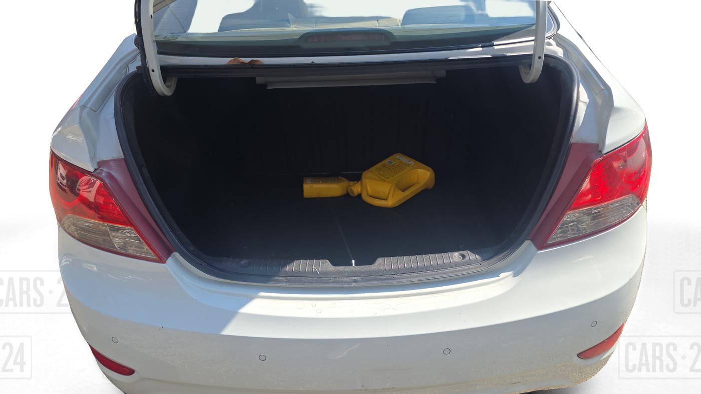 2013 Hyundai Verna FLUIDIC 1.6 CRDI EX, Diesel, Manual, 96,000 km, Boot Inside