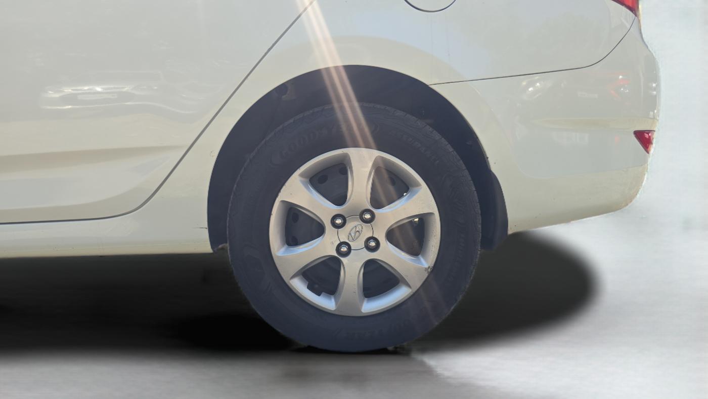2013 Hyundai Verna FLUIDIC 1.6 CRDI EX, Diesel, Manual, 96,000 km, Left Rear Wheel