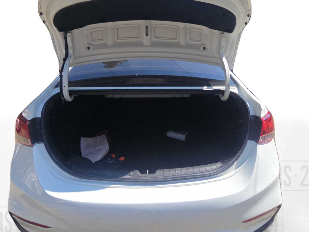2017 Hyundai Verna 1.6 SX (O) CRDI MT, Diesel, Manual, 79,000 km, Boot Inside