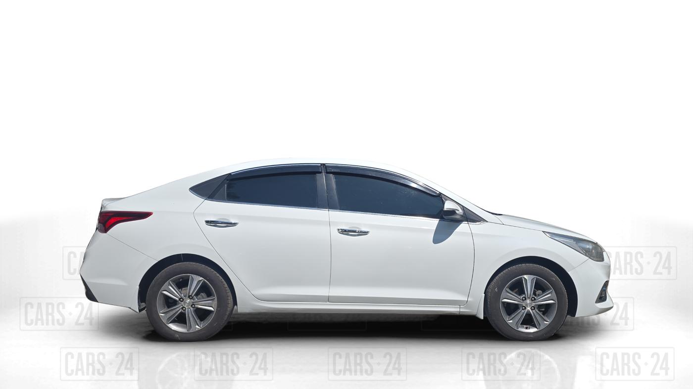 2017 Hyundai Verna 1.6 SX (O) CRDI MT, Diesel, Manual, 79,000 km, Right Side View