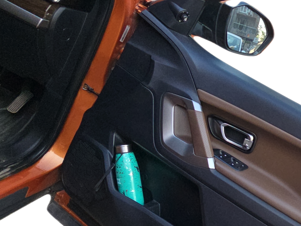 2019 Tata Harrier XZ 2.0L, Diesel, Manual, 50,600 km, Driver Side Door Panel Controls