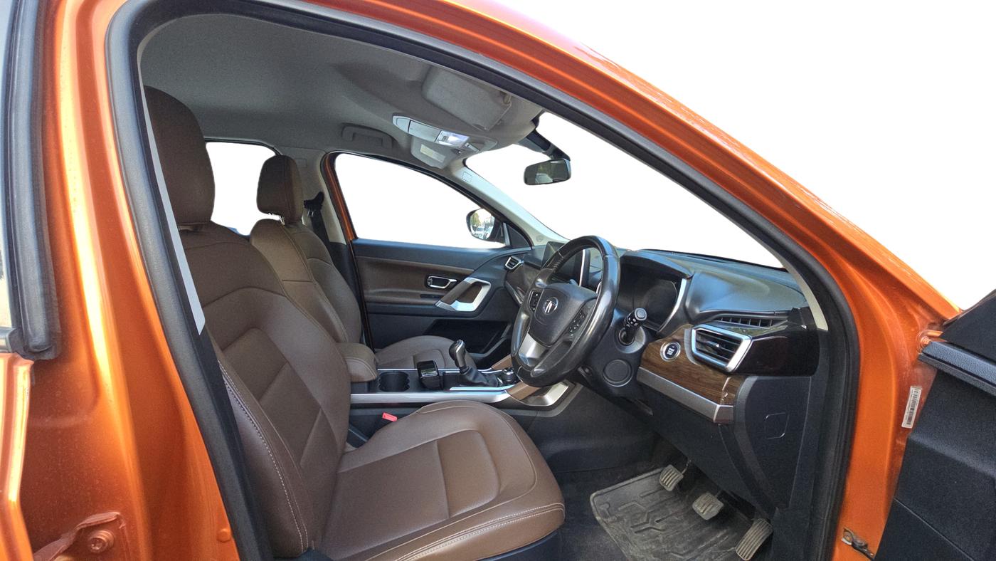 2019 Tata Harrier XZ 2.0L, Diesel, Manual, 50,600 km, Right Side Front Door Cabin