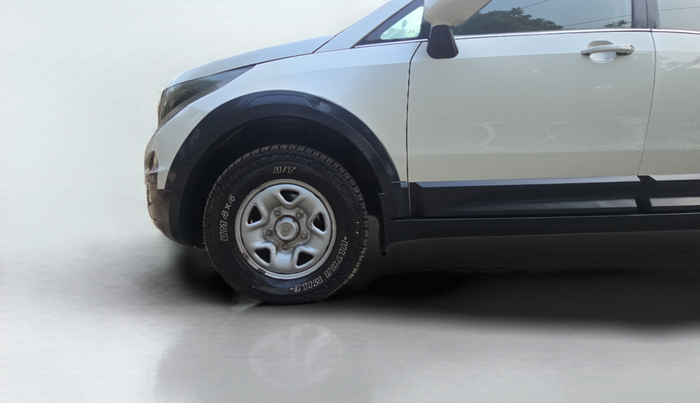 2017 Tata Hexa XE 4X2 7 STR, Diesel, Manual, 94,000 km, Left Front Wheel