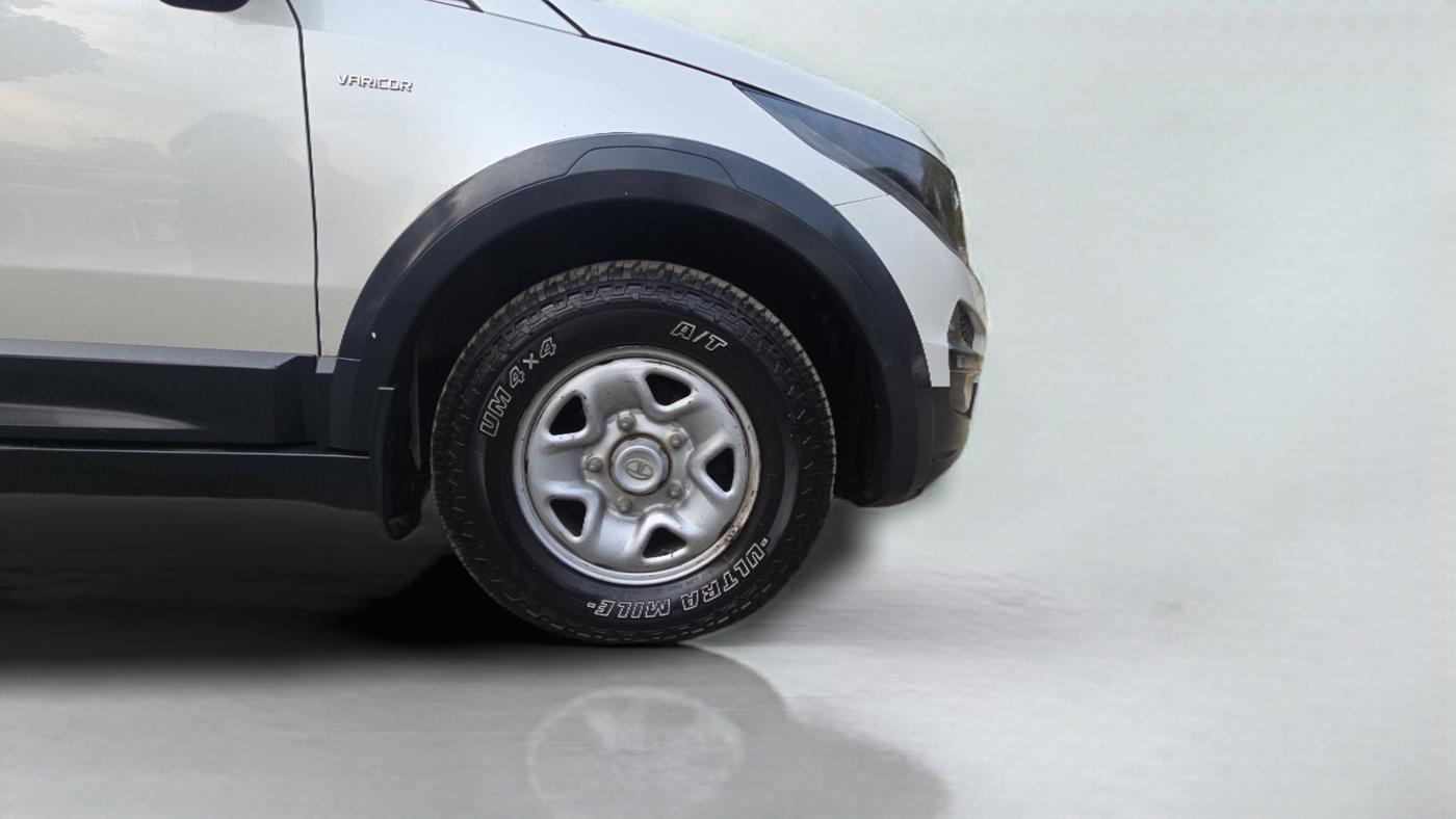 2017 Tata Hexa XE 4X2 7 STR, Diesel, Manual, 94,000 km, Right Front Wheel