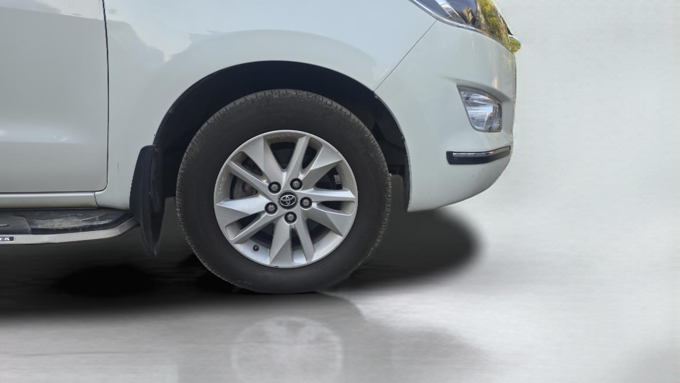 2018 Toyota Innova Crysta 2.4 VX 8 STR, Diesel, Manual, 69,000 km, Right Front Wheel