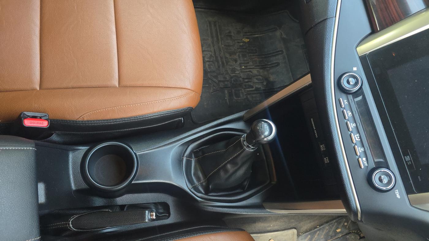 2018 Toyota Innova Crysta 2.4 VX 8 STR, Diesel, Manual, 69,000 km, Gear Lever
