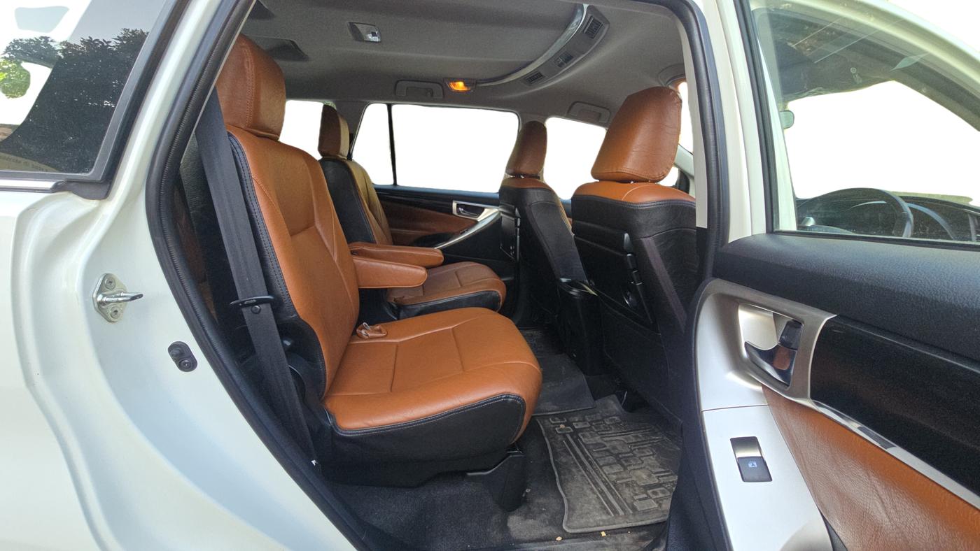 2018 Toyota Innova Crysta 2.4 VX 8 STR, Diesel, Manual, 69,000 km, Right Side Rear Door Cabin