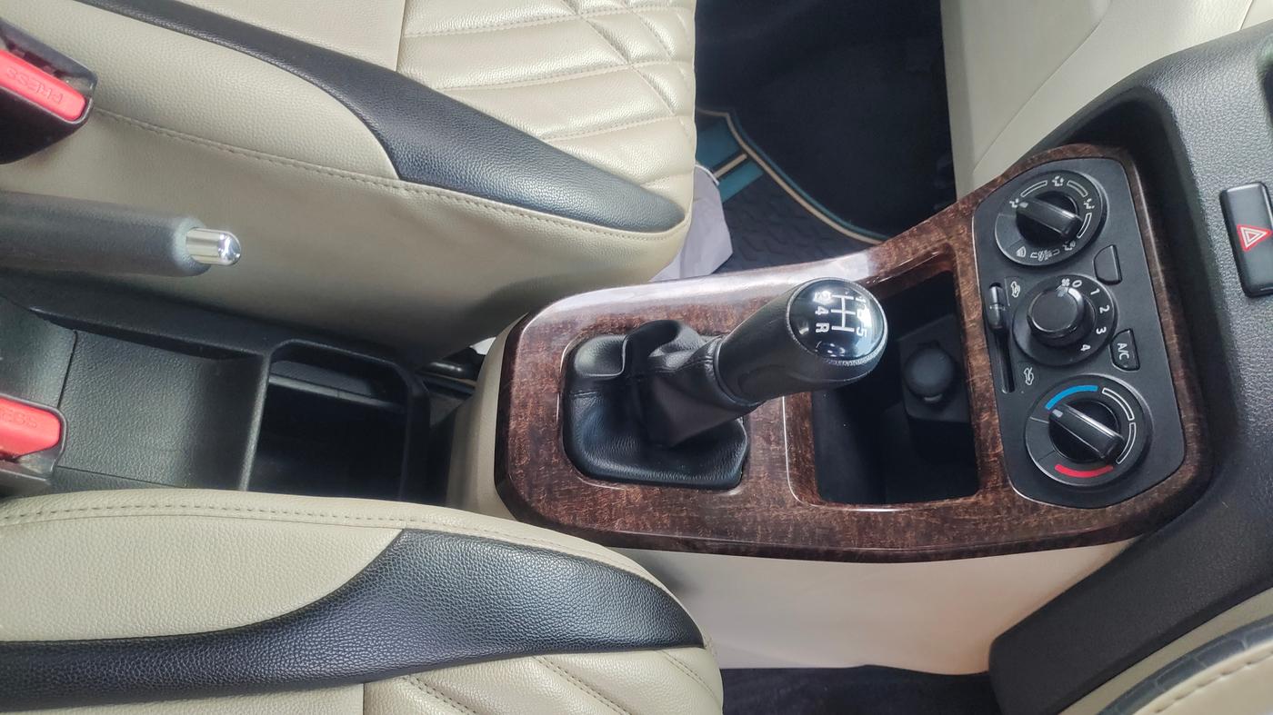 2019 Maruti New Wagon-R VXI 1.0, Petrol, Manual, 35,466 km, Gear Lever