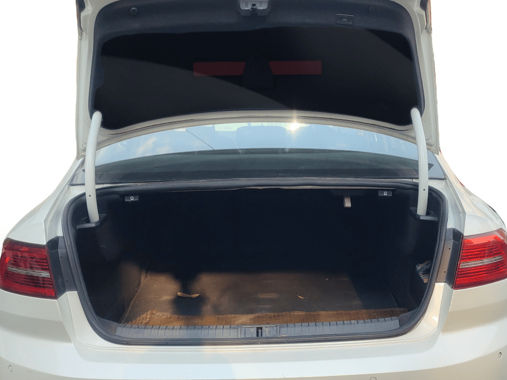 2018 Volkswagen Passat COMFORTLINE DSG, Diesel, Automatic, 1,10,642 km, Boot Inside
